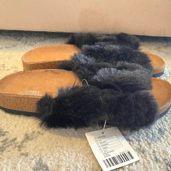 NWT Urban Outfitters Criss Crossed Black Faux Fur Slide Sandals 7 - Picture 5 of 6